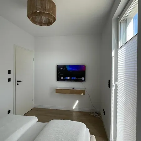 Moderne & Helle Mit Parkplatz In Bettrum Apartman