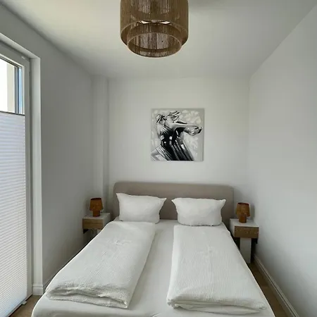 Moderne & Helle Mit Parkplatz In Bettrum Apartman
